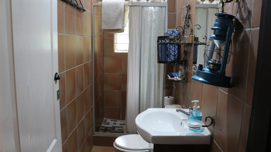 5 Bedroom Property for Sale in Kannoniers Park North West
